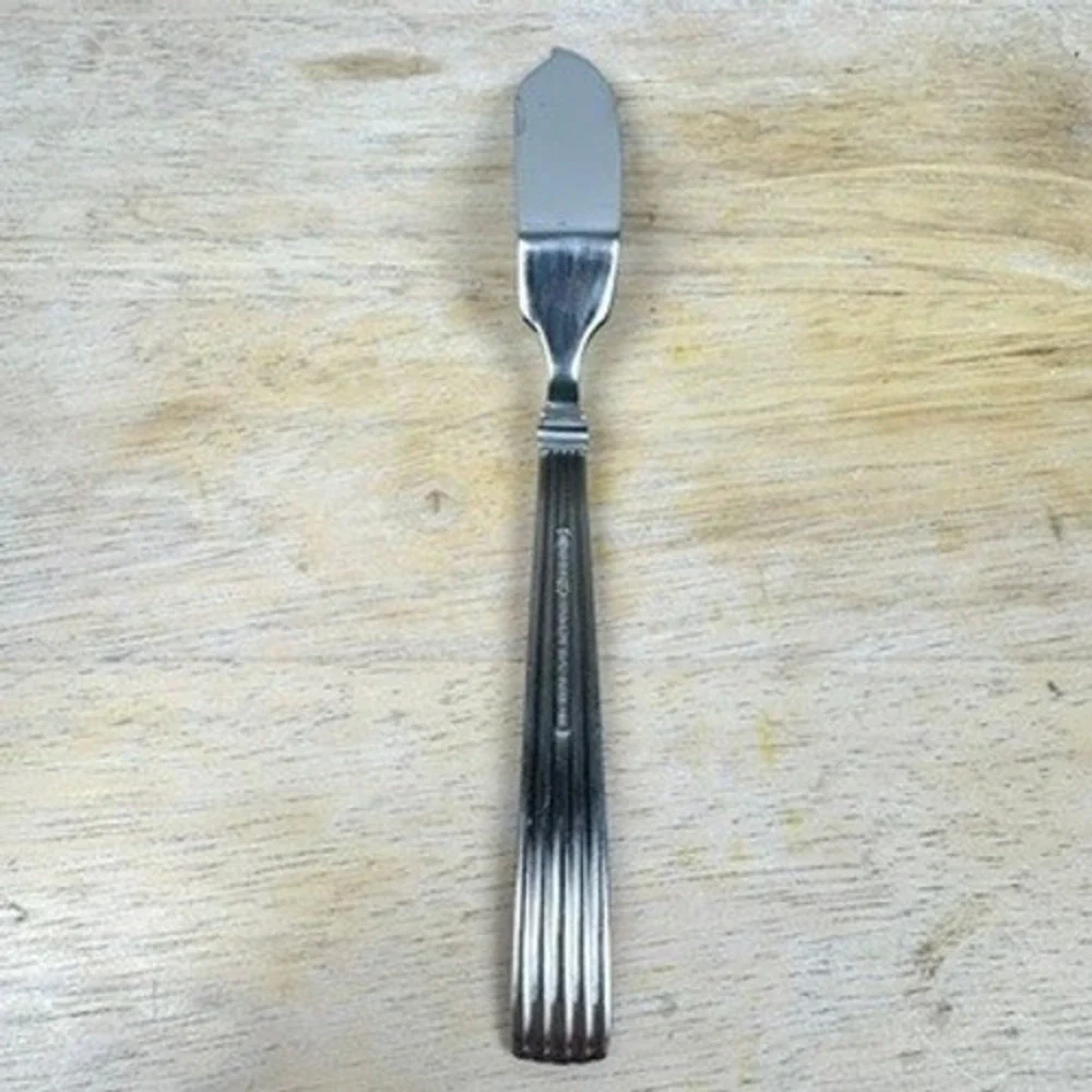 REED & BARTON CRESCENDO II Stainless 18/10 Butter‎ Spreader Knife Butter Server